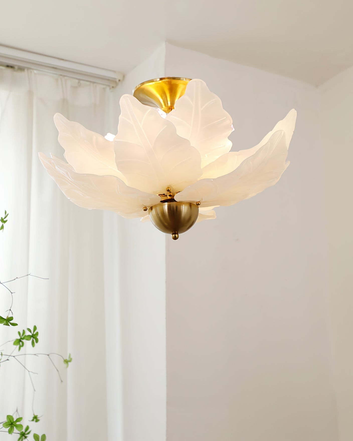 LumaVine Plafonnier avec abat-jour en verre en forme de feuille et lumière douce