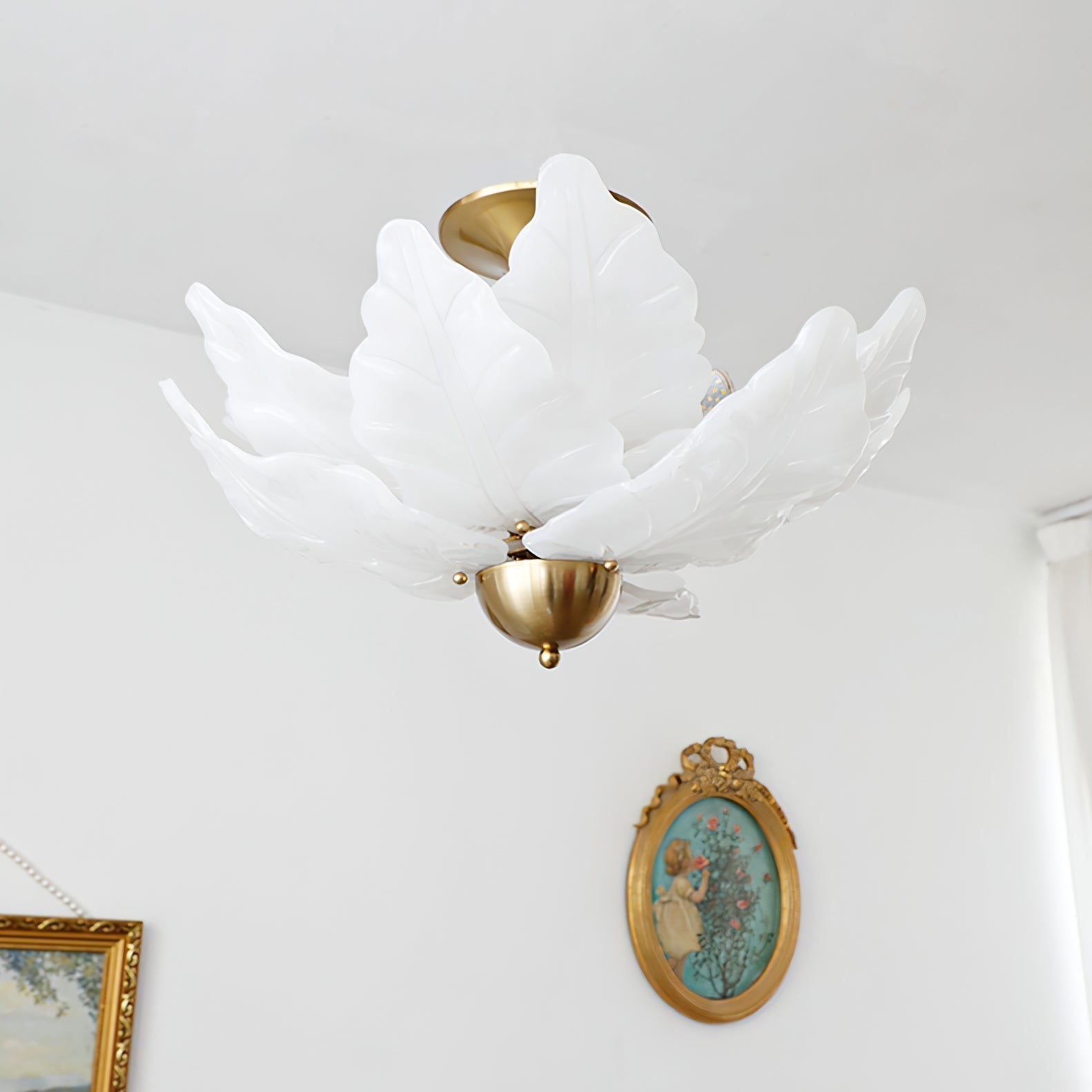 LumaVine Plafonnier avec abat-jour en verre en forme de feuille et lumière douce