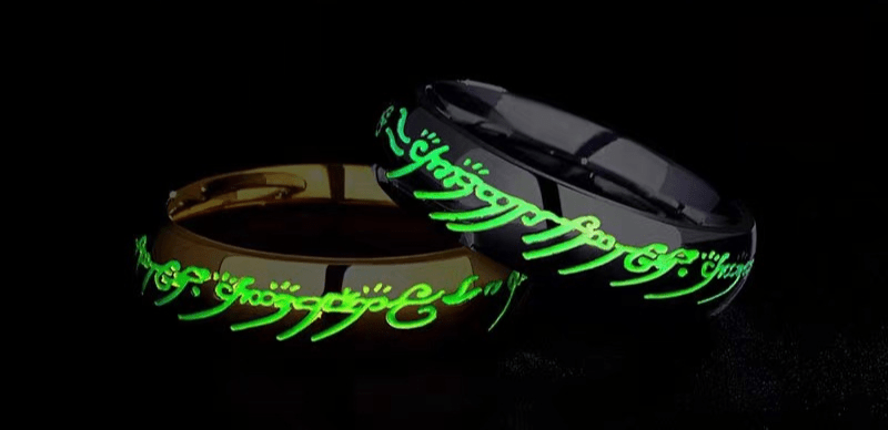 Lumen Glødende Rune Ring Smykke med Inngravert Mantra for Positivitetssøkere