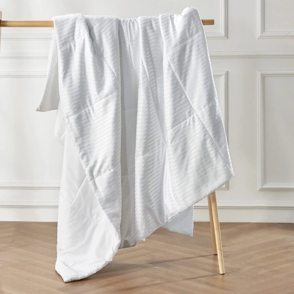 Breathable Summer Duvet Insert With A Quilted Stitch Pattern And 8 Tabs For Sleep