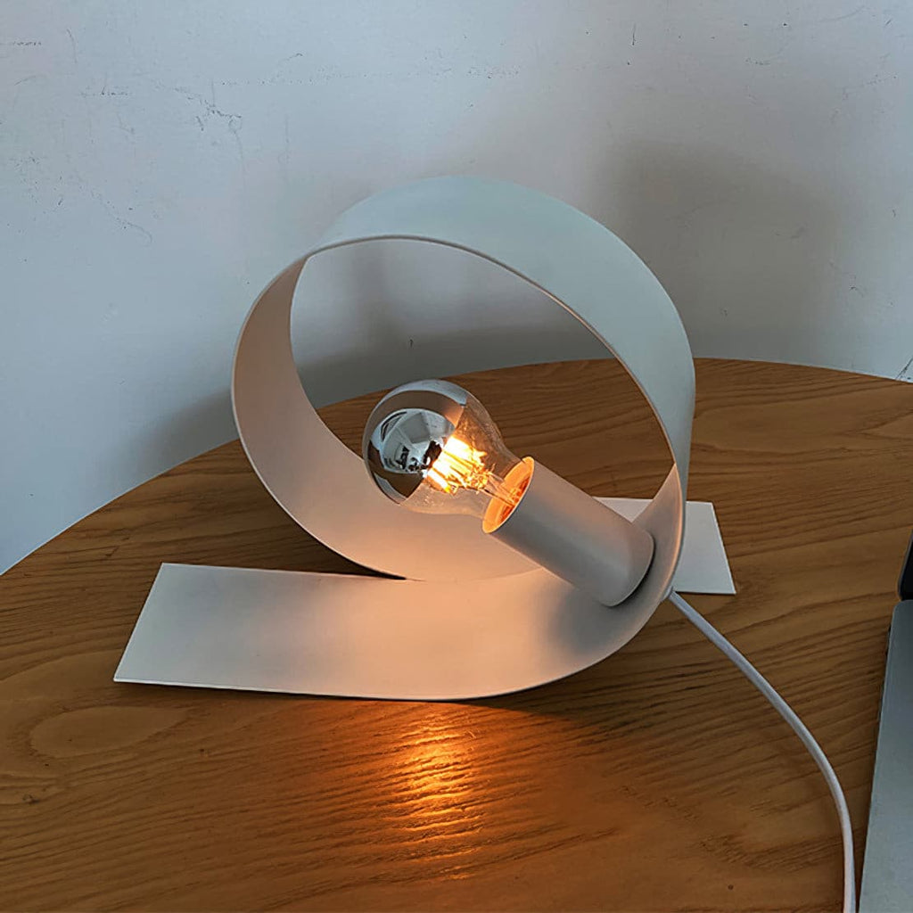 Aurell | Minimalistyczna biała metalowa lampa stołowa do nowoczesnych wnętrz