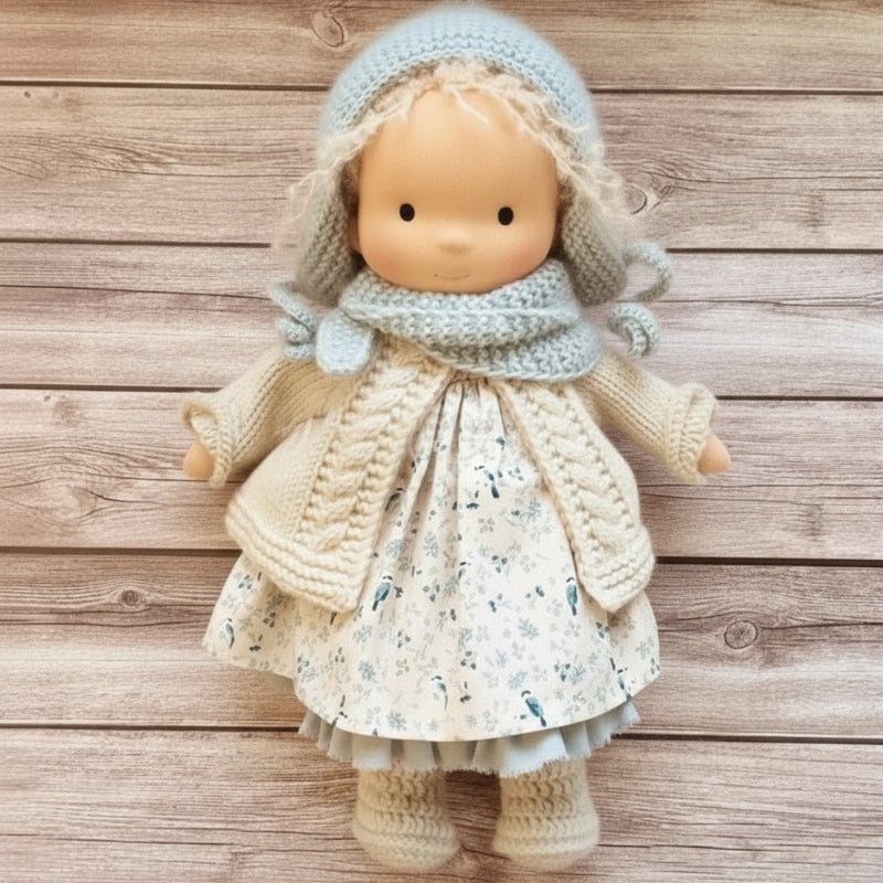 Lyra handgefertigte Waldorf-Puppe aus Baumwolle für kreatives Spielen und fantasievolle Kinder Geschenk
