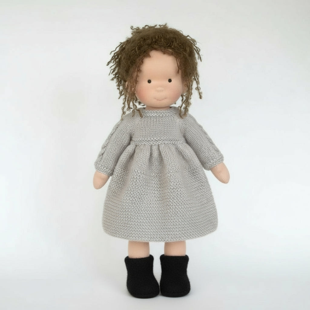 Lyra handgefertigte Waldorf-Puppe aus Baumwolle für kreatives Spielen und fantasievolle Kinder Geschenk