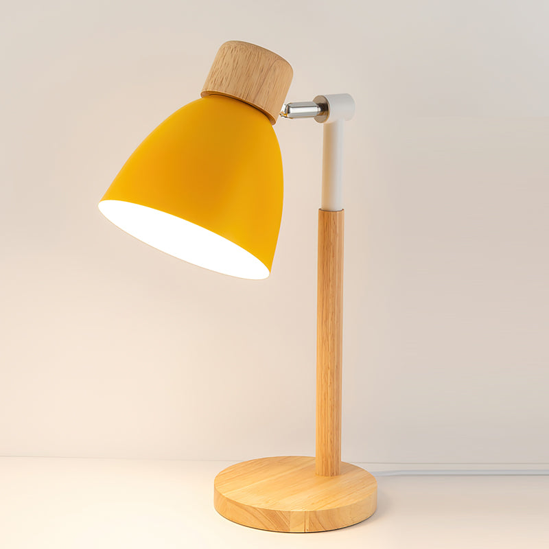 Drewniana lampa stołowa Kirrea w kolorze makaronowym żółtym z nordycką podstawą