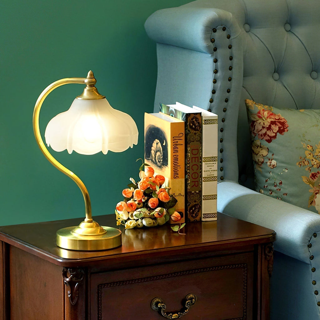 Bellamira magnoliabordlampe for elegant hjemmedekor