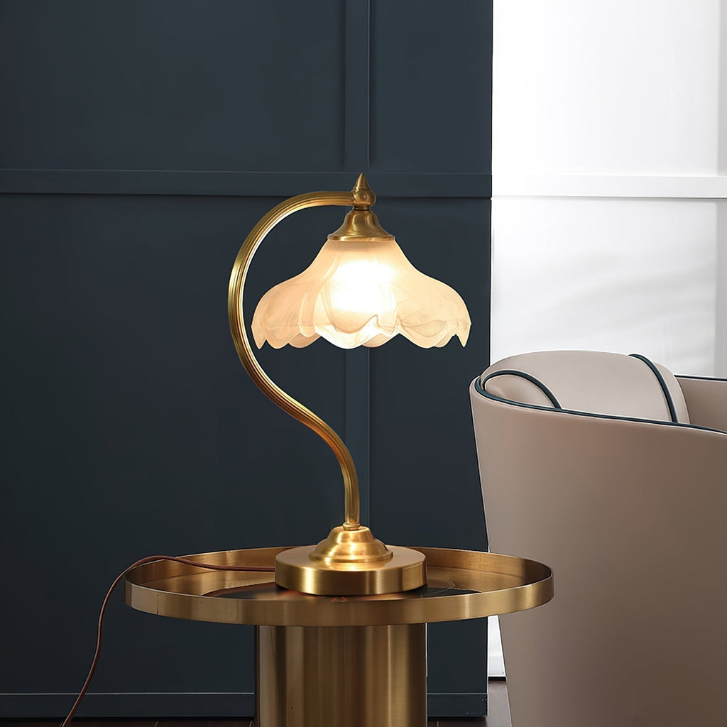 Bellamira magnoliabordlampe for elegant hjemmedekor