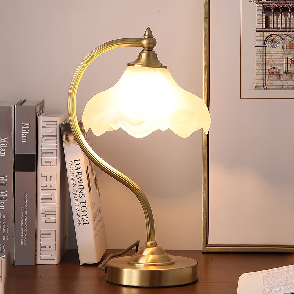 Bellamira magnoliabordlampe for elegant hjemmedekor
