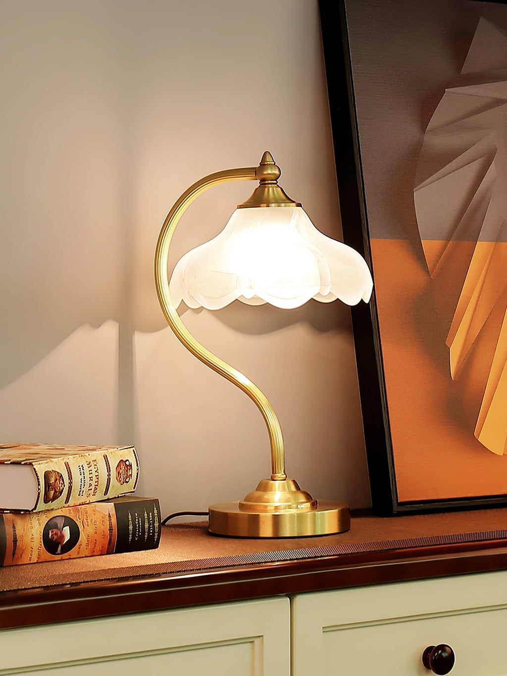 Bellamira magnoliabordlampe for elegant hjemmedekor
