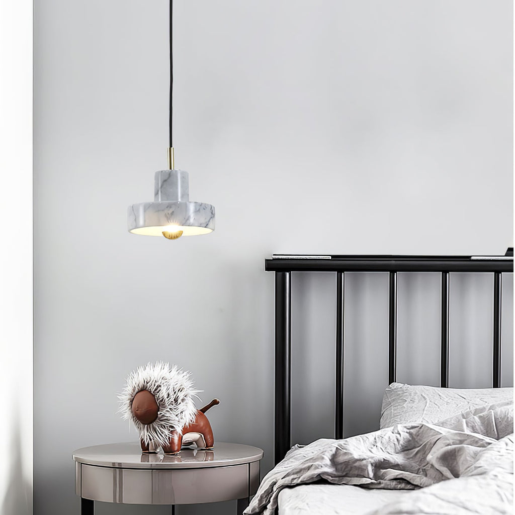 Lumora Marmor- og Metallpendellampe med Varm Glød