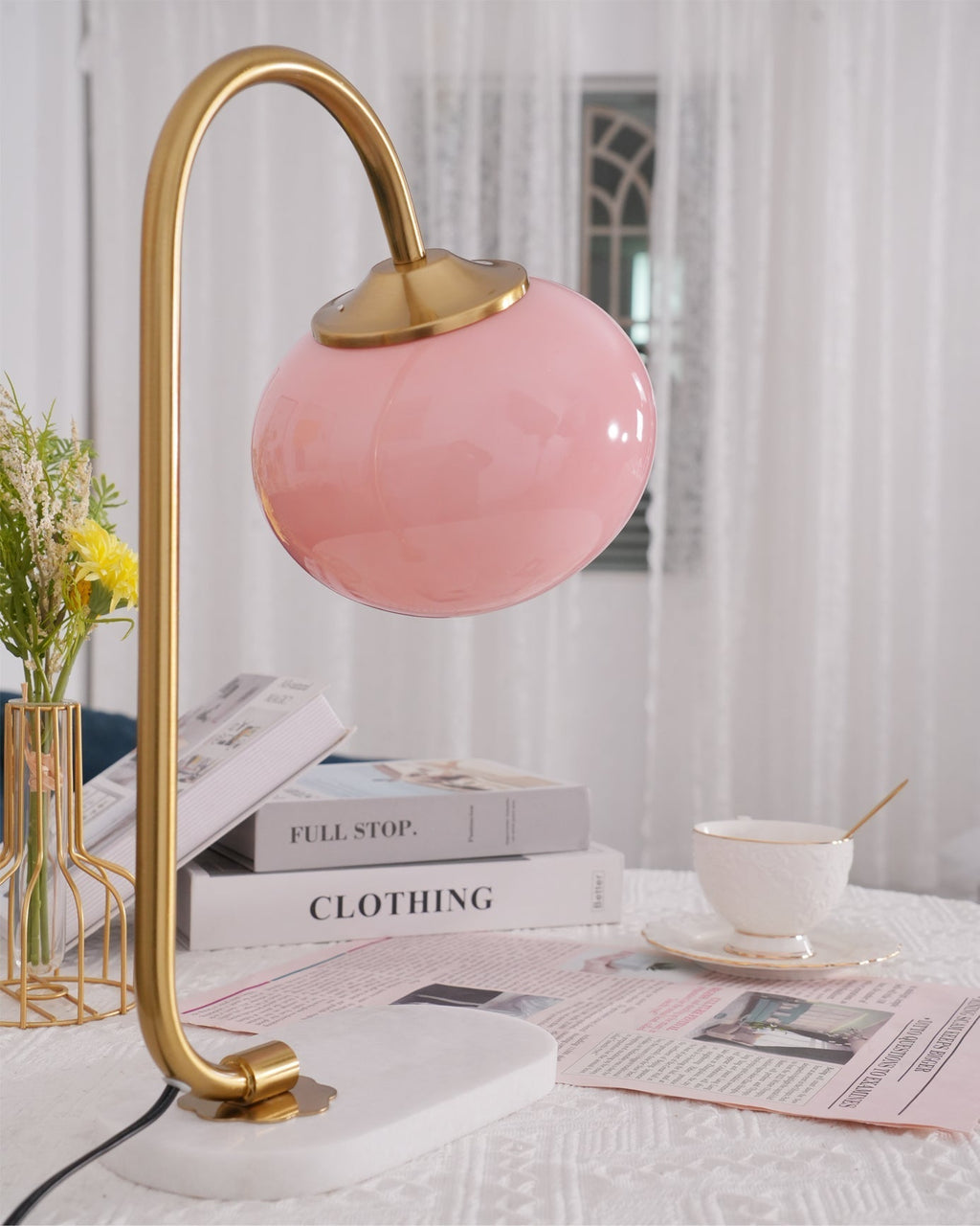 LumiPuff | Pillecukor ihlette puha rózsaszín üveg asztali lámpa