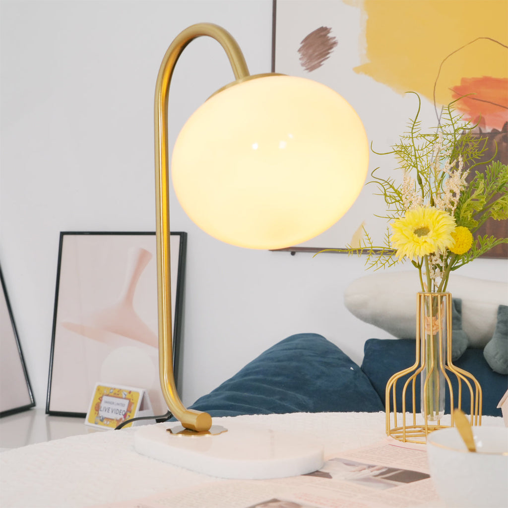 LumiPuff | Pillecukor ihlette puha rózsaszín üveg asztali lámpa