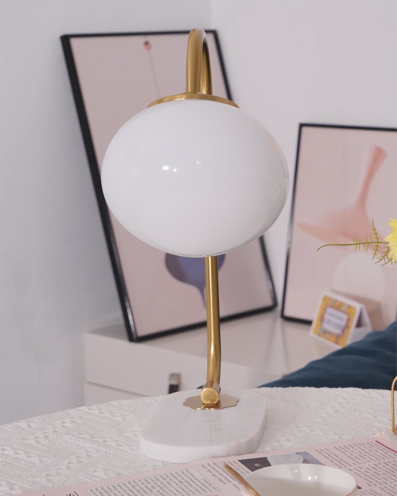 LumiPuff | Pillecukor ihlette puha rózsaszín üveg asztali lámpa