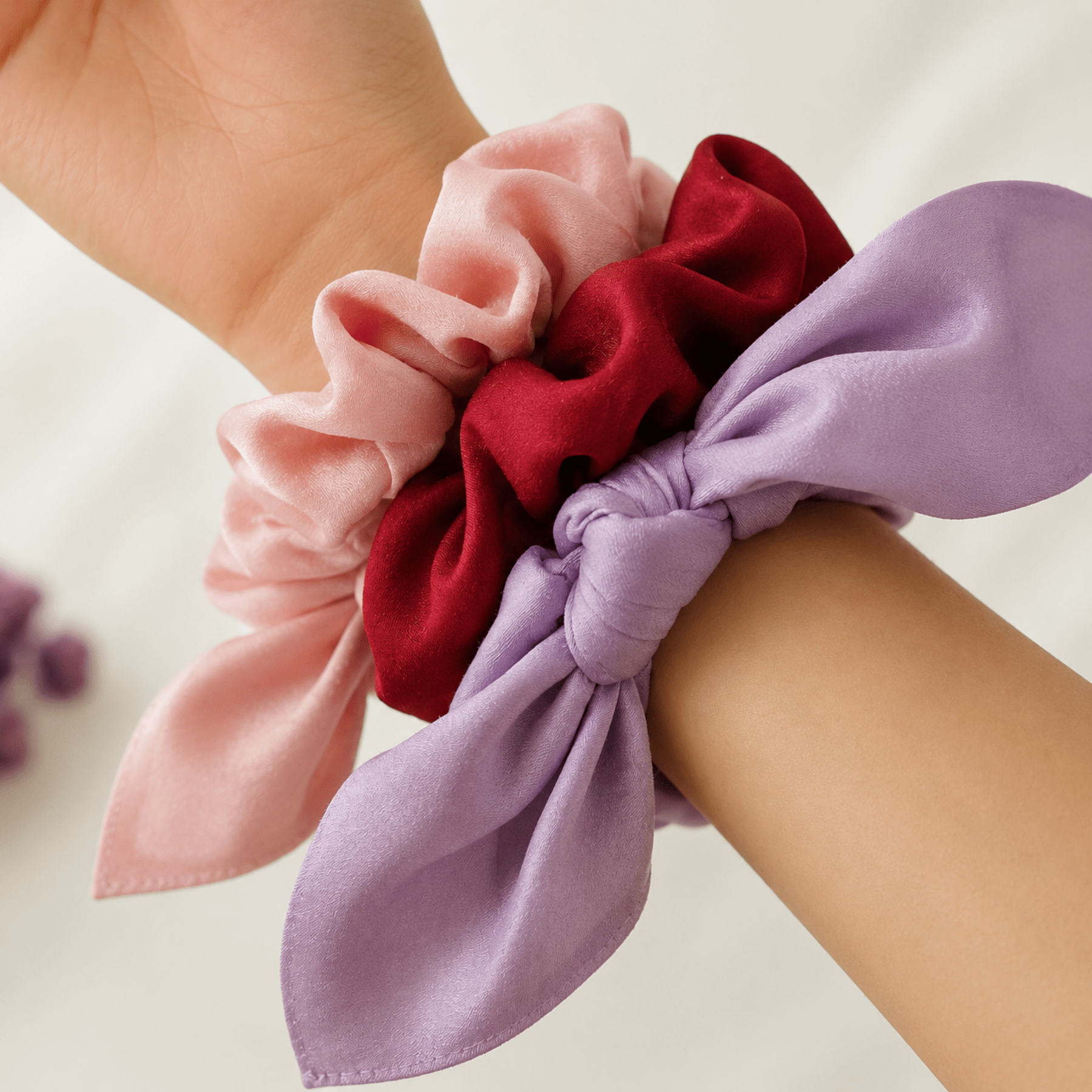 TENAX Satin Scrunchie con Fiocco Accessorio per Capelli per Uso Quotidiano