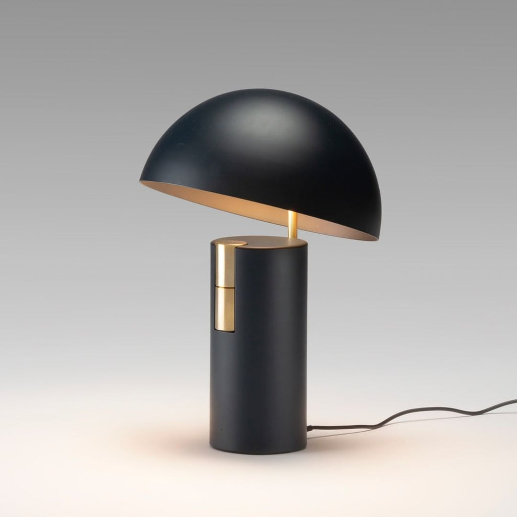 Minimalistisk bordlampe | Buet arm med åpen lyspære