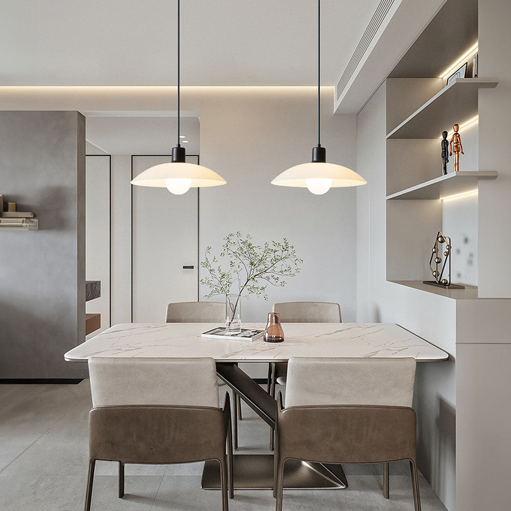 Hvit Glasspendel med Minimalistisk Moderne Design og Myk Glød