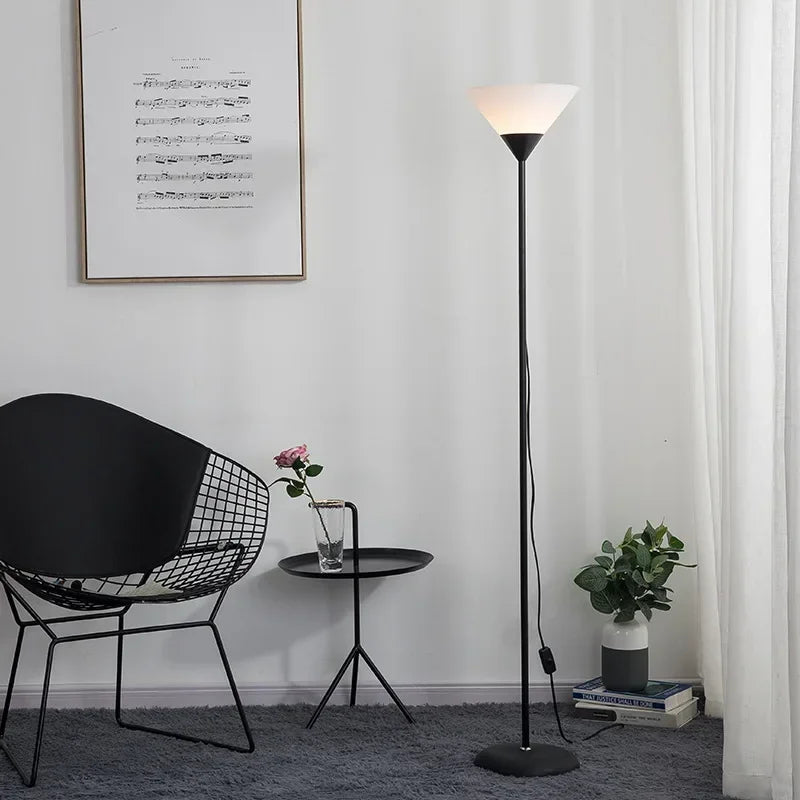 Lampadaire LED contemporain avec luminosité réglable