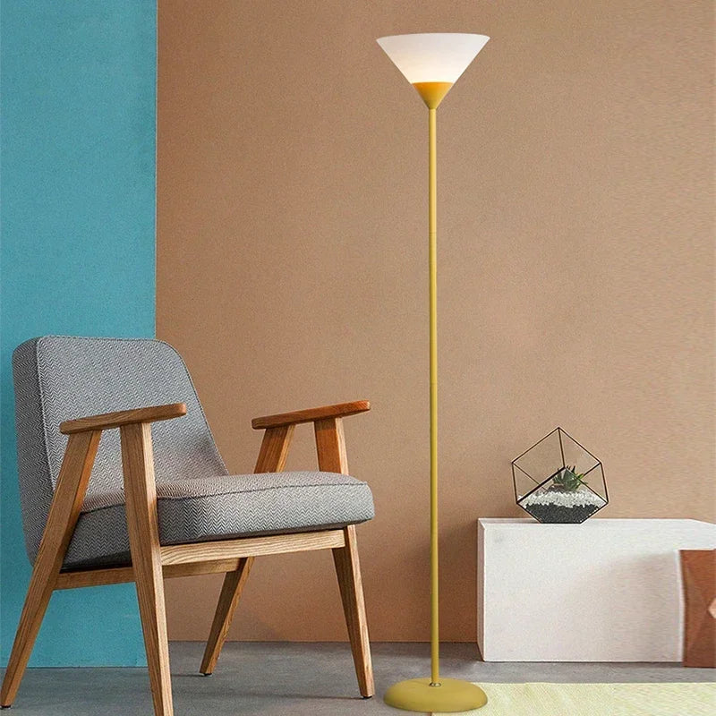 Lampadaire LED contemporain avec luminosité réglable