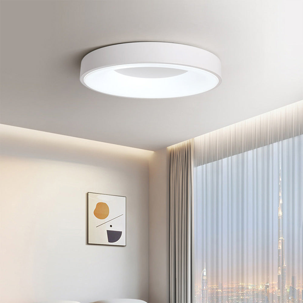 Nízkoprofilové stropní svítidlo s dutým středem a LED designem