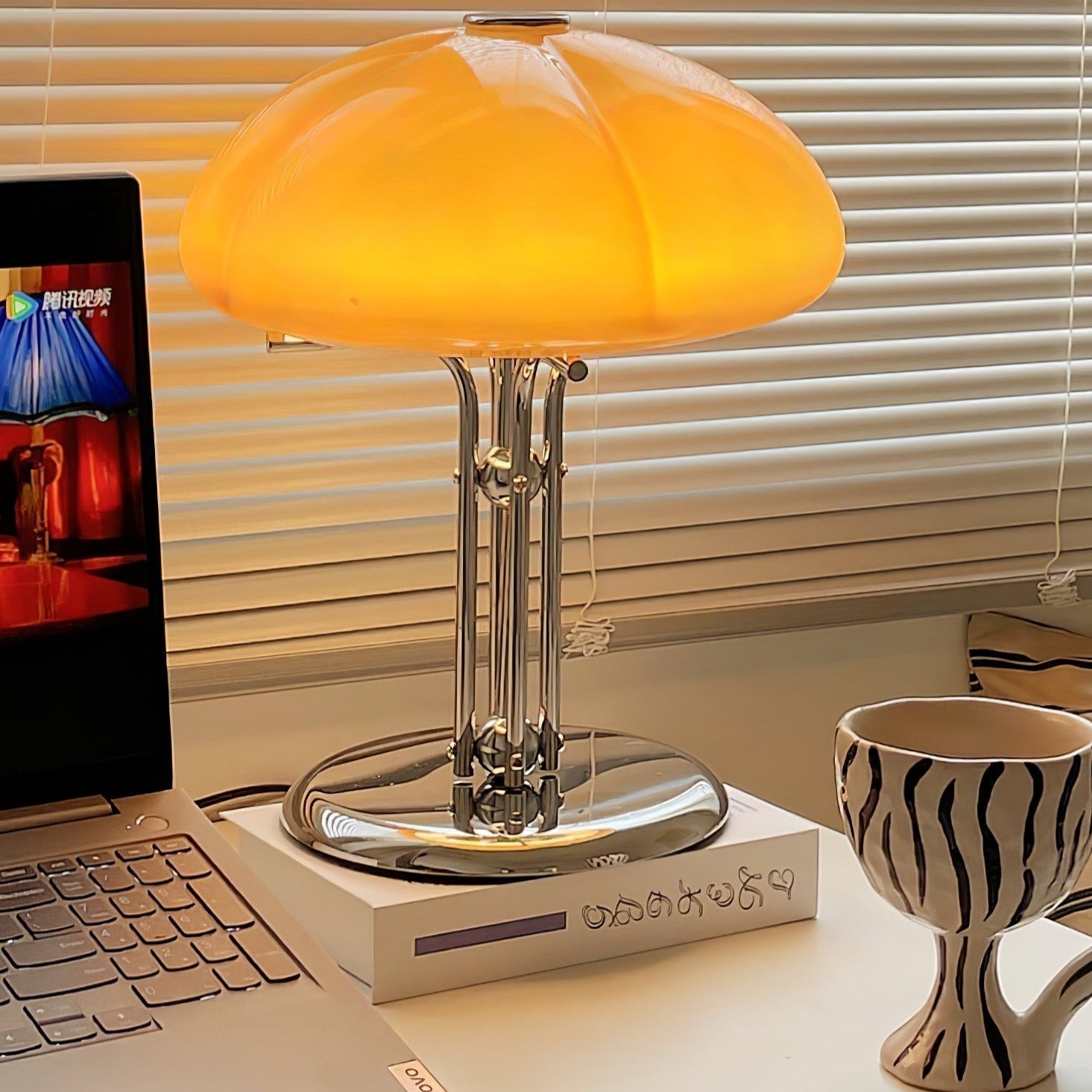 Pilz-Tischlampe im Bauhaus-Stil | Orntli