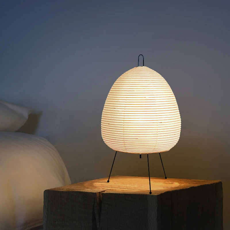 Bordlampe i papirstil | Mykt lys med tripod-fot