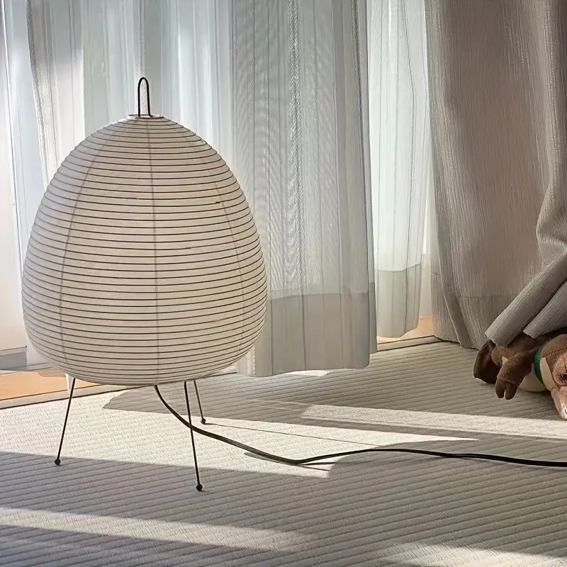Bordlampe i papirstil | Mykt lys med tripod-fot
