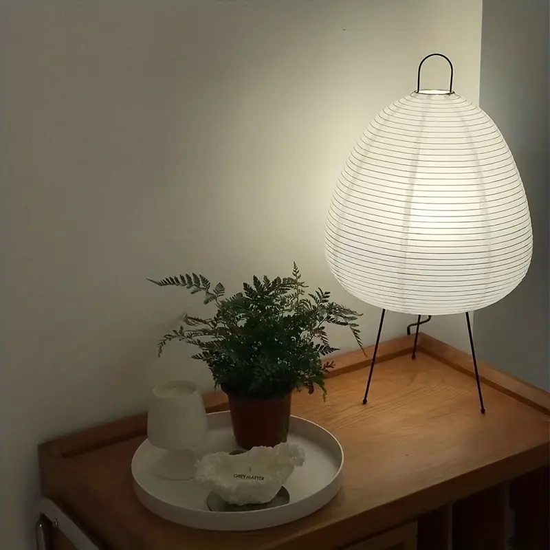 Bordlampe i papirstil | Mykt lys med tripod-fot