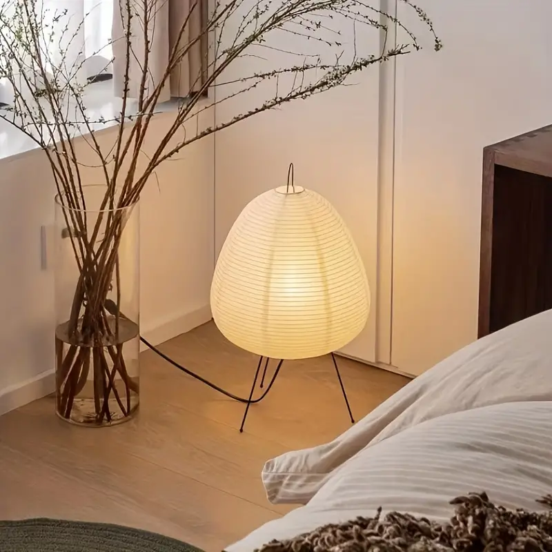 Bordlampe i papirstil | Mykt lys med tripod-fot