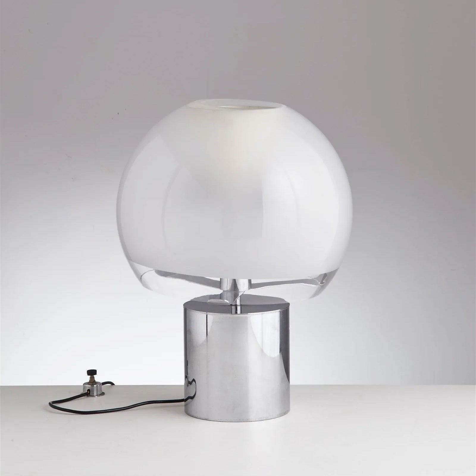 AuroraGlow | Retro Bordlampe med Matt Glasskule
