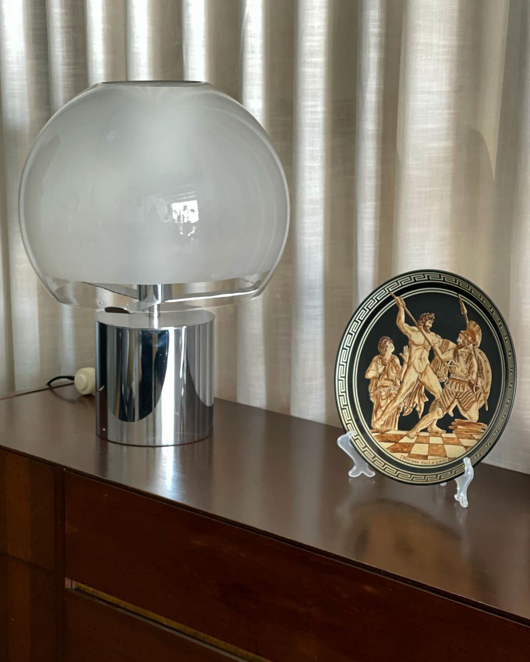 AuroraGlow | Retro Bordlampe med Matt Glasskule