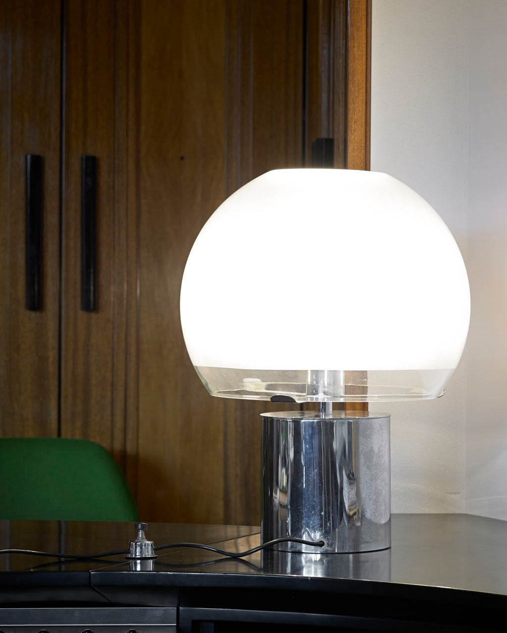 AuroraGlow | Retro Bordlampe med Matt Glasskule