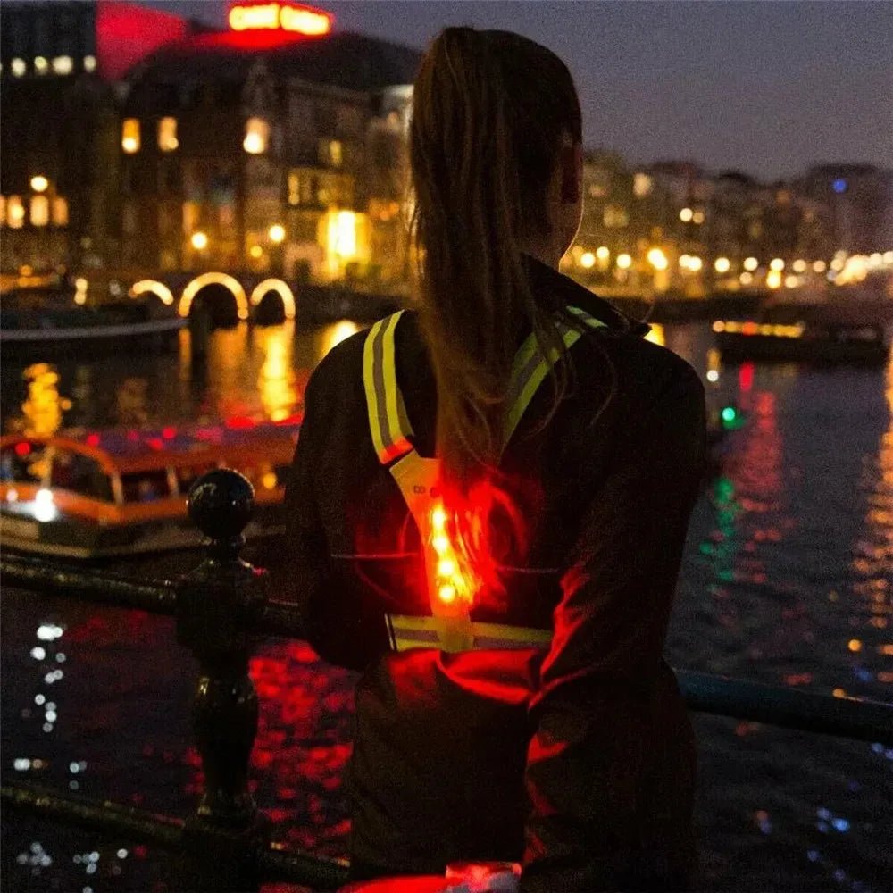 LumaStride LED Løbevest med Justerbar Pasform og 360 Graders Synlighed