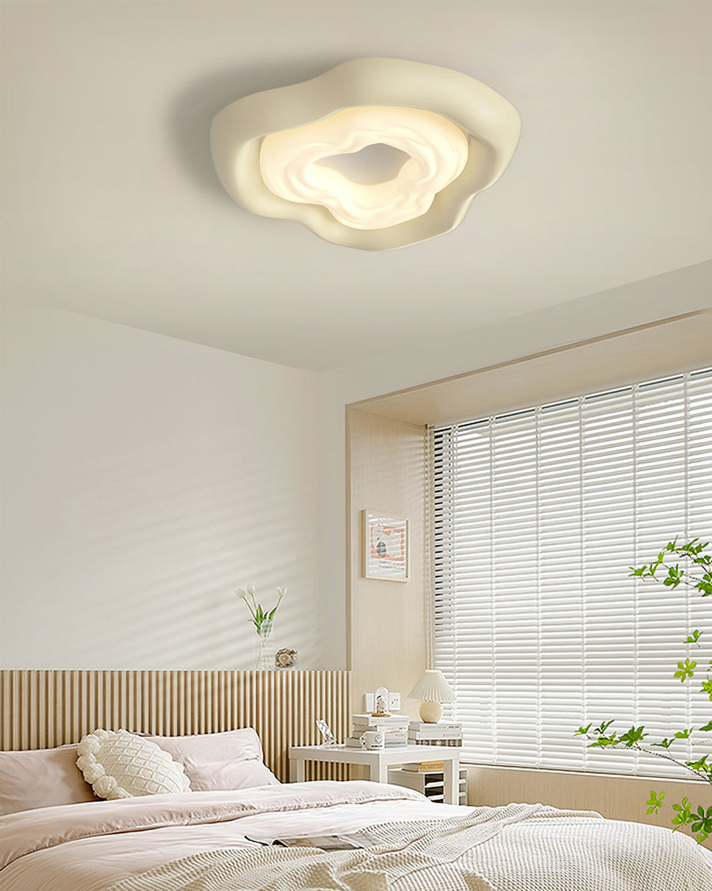 Lampa sufitowa Bellora Bloom w kształcie róży z ciepłym światłem