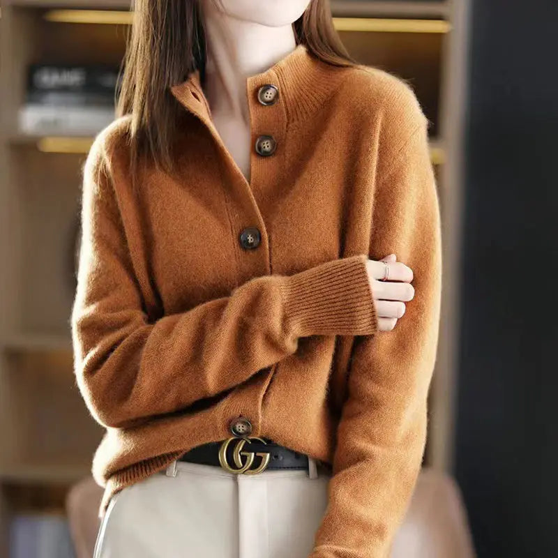 Hyggelig strikket sweater med knapper