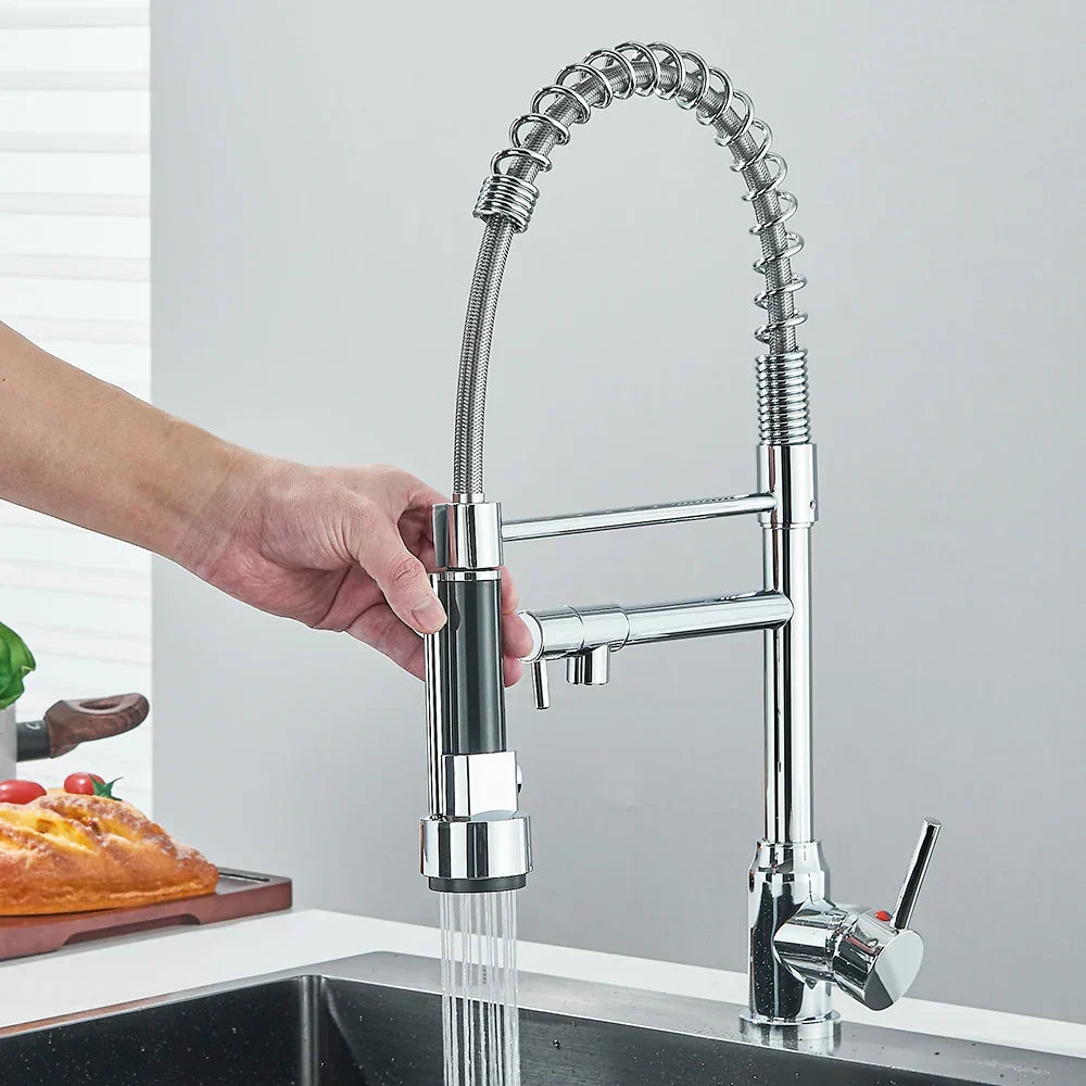 SpringFlow – Dvojitá kuchyňská baterie s výpustí