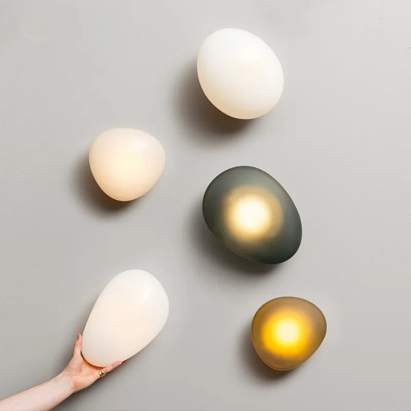 Lirena Farget Glass Vegglampe med Akryl Detaljer