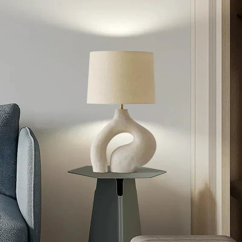 NovaLume moderne bordlampe med 12W LED AC-strøm fra Elora