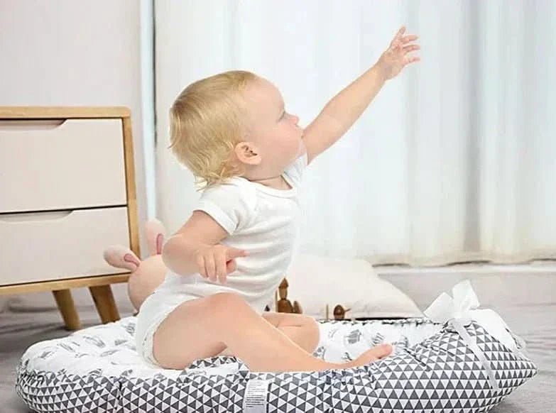 NimbleNest Sammenleggbar Baby-Seng med Pustende Nettingvegger for Sikker Søvn På Farten