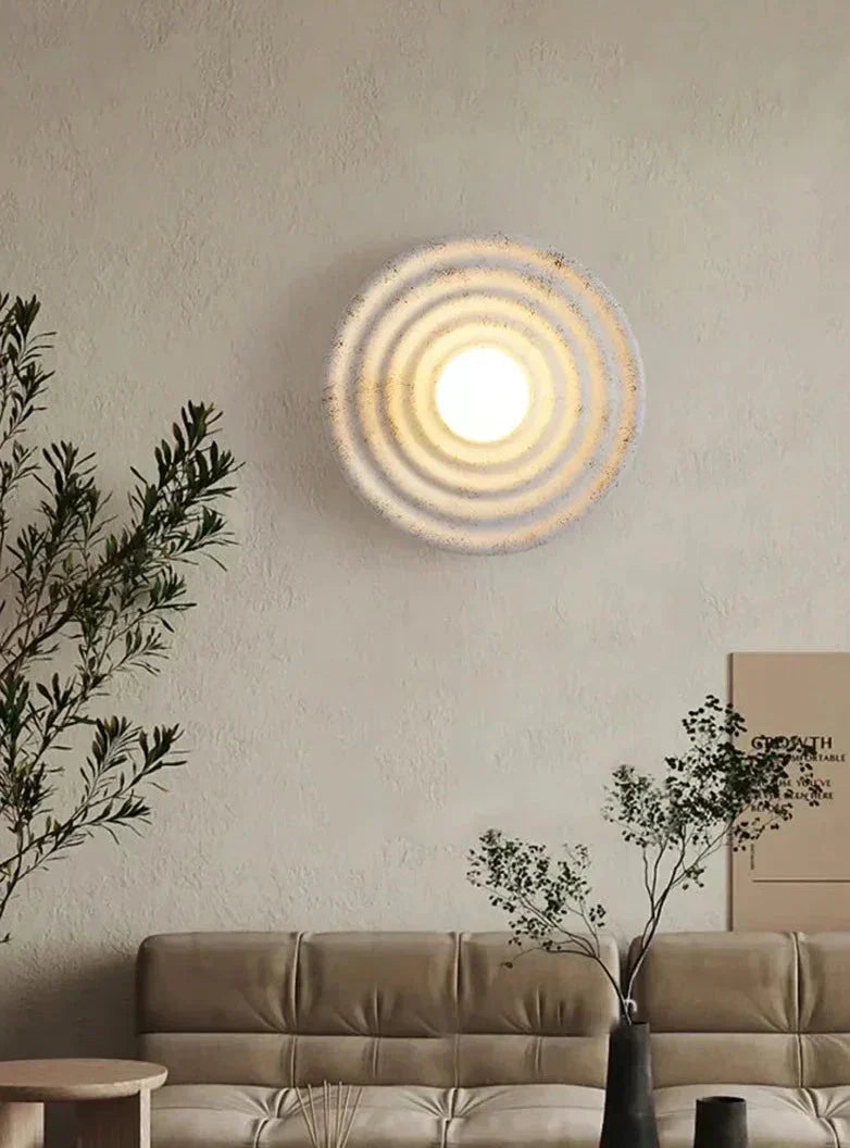 Aurelle vegglampe LED opp og ned perforert resin- og jernkonstruksjon