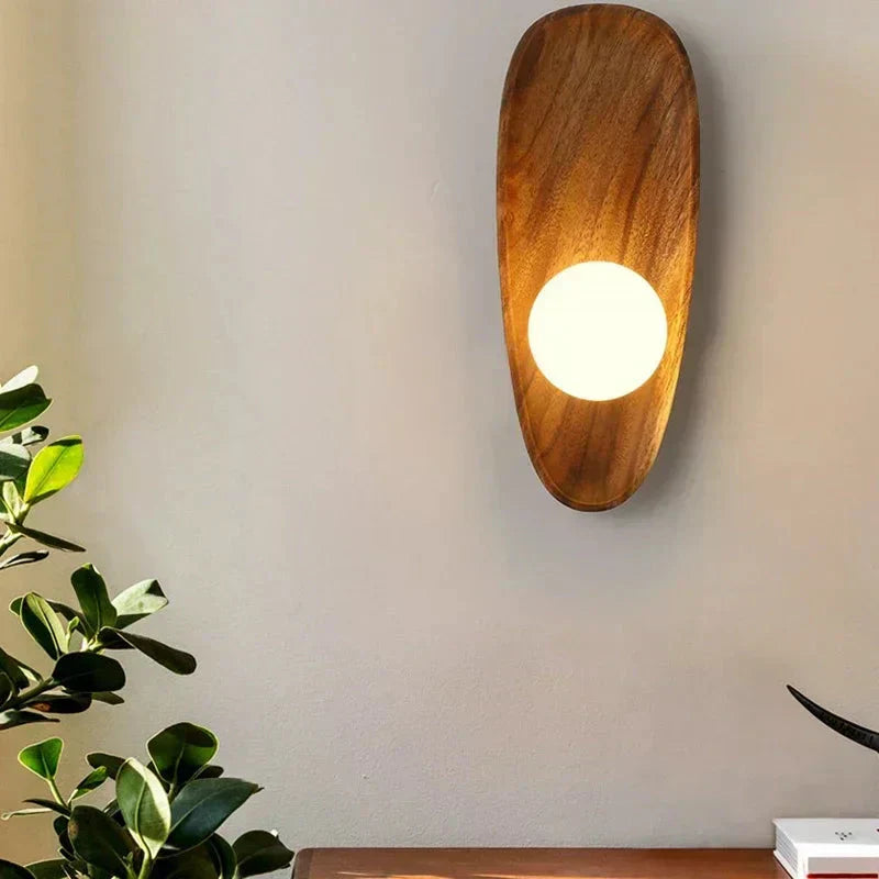 Kirrea Tre vegglampe med frostet glass og LED opp- og nedlys