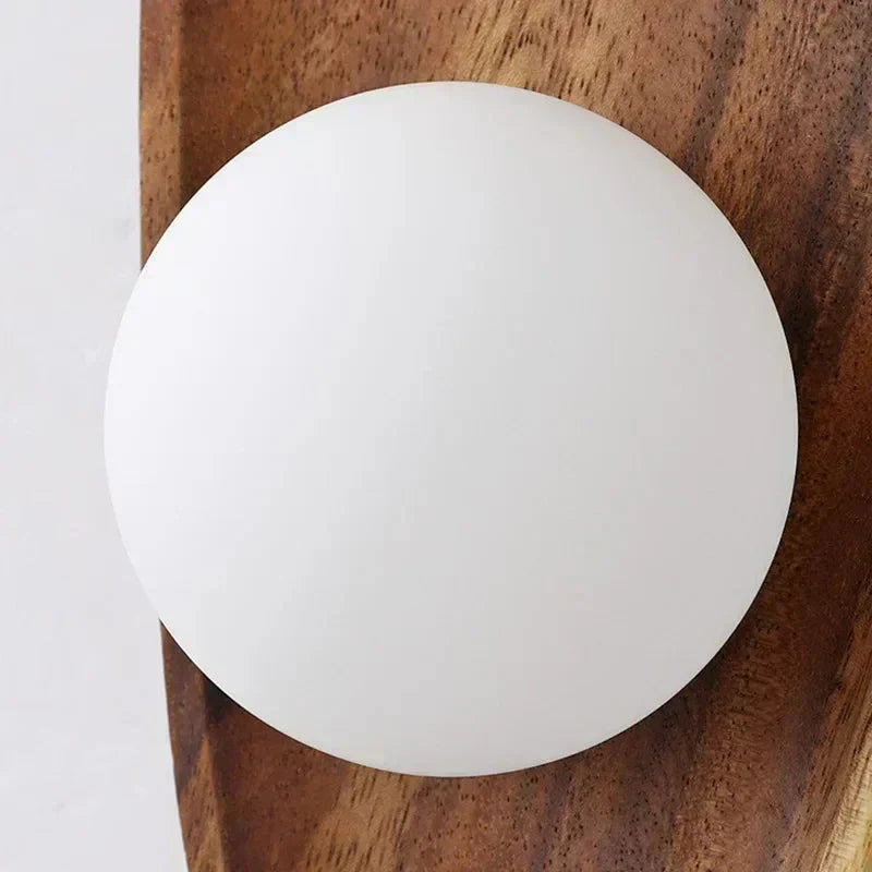 Kirrea Tre vegglampe med frostet glass og LED opp- og nedlys