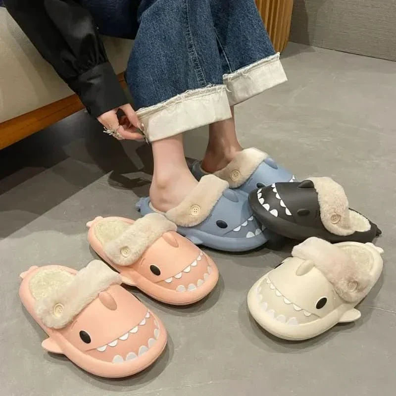 Pantofole a Forma di Squalo FinNest per Calore Accogliente a Casa Questo Inverno, Divertenti