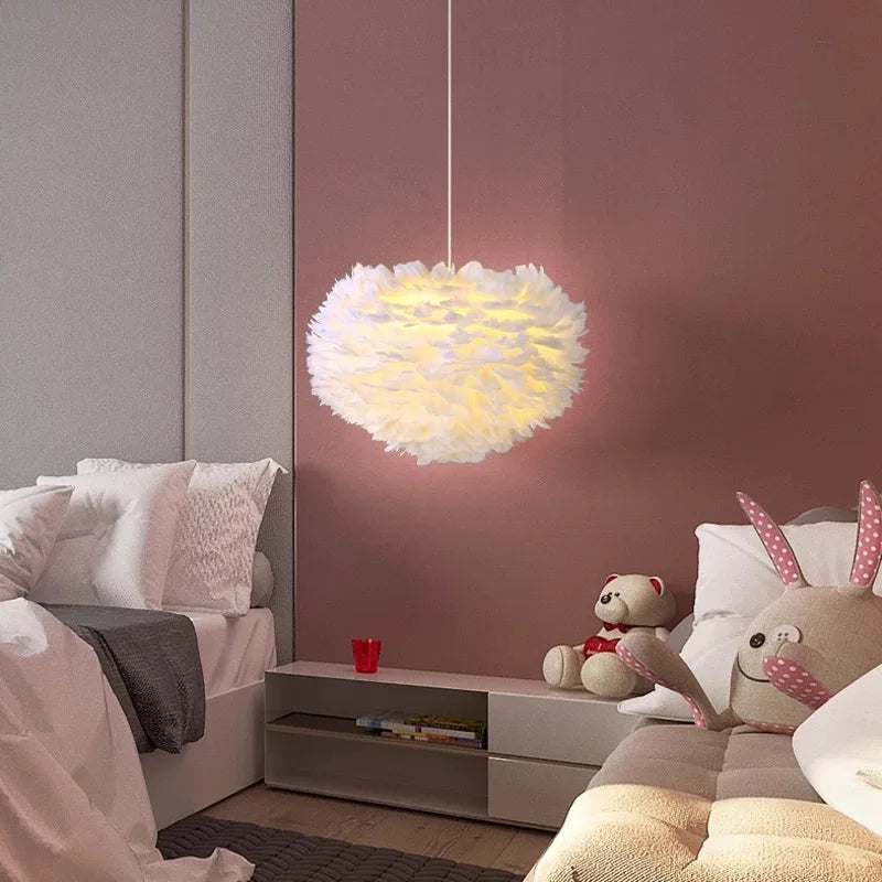 Suspension Aurelle Plume avec Effet de Lueur LED Douce