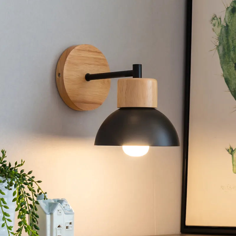 Liora Northwind Fugleformet silhuett Nordisk tre vegglampe med justerbar LED-arm