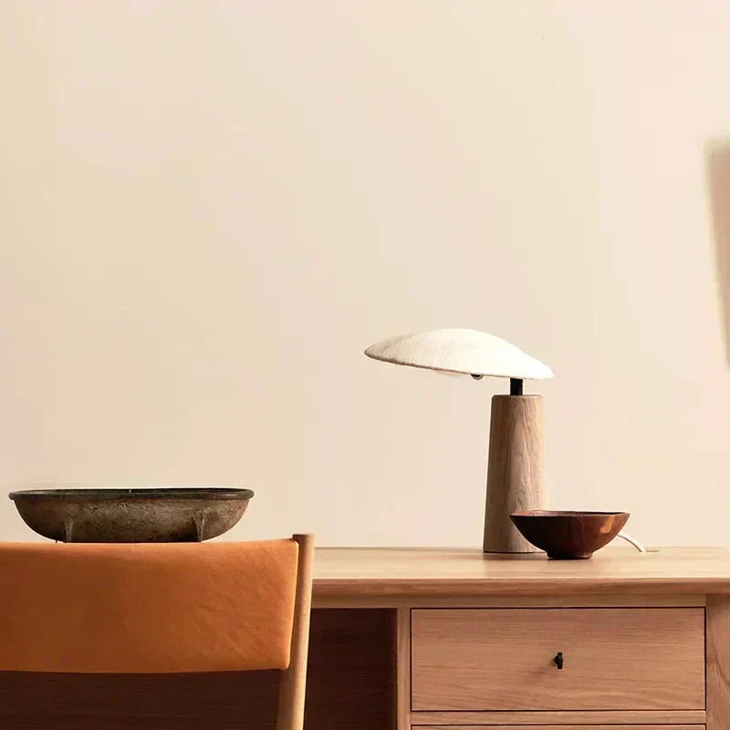 Aeron LED bordlampe med tre- og tekstilskjerm E27 inkludert