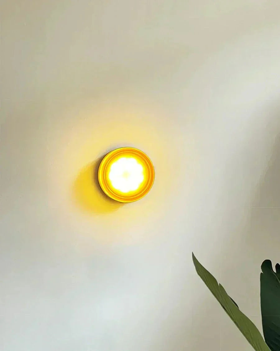 Aurelia Glas-Wandleuchte im zeitgenössischen Stil