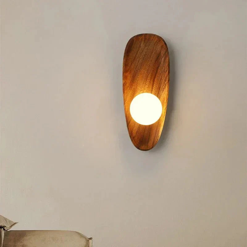 Kirrea Tre vegglampe med frostet glass og LED opp- og nedlys