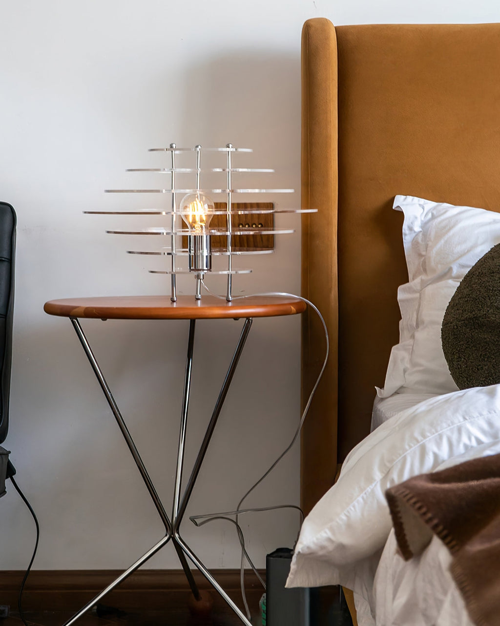 Lunaris | Chrome skrivebordslampe med moderne metal og akryl