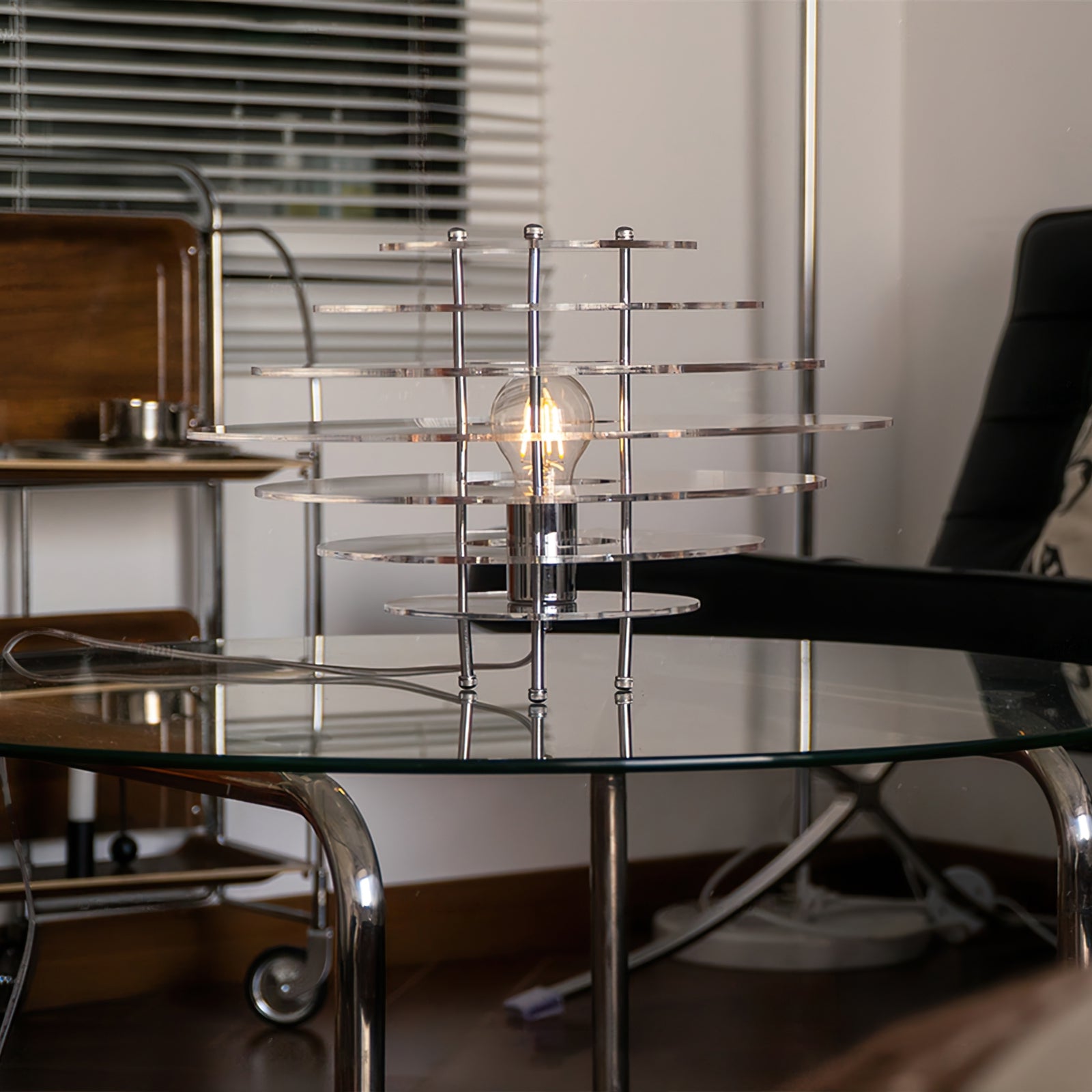 Lunaris | Chrome skrivebordslampe med moderne metal og akryl