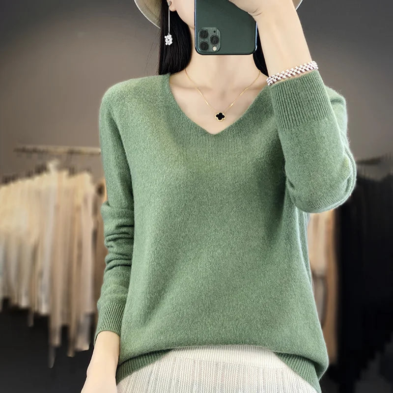 Vera: 100% Merinould Sweater med V-hals