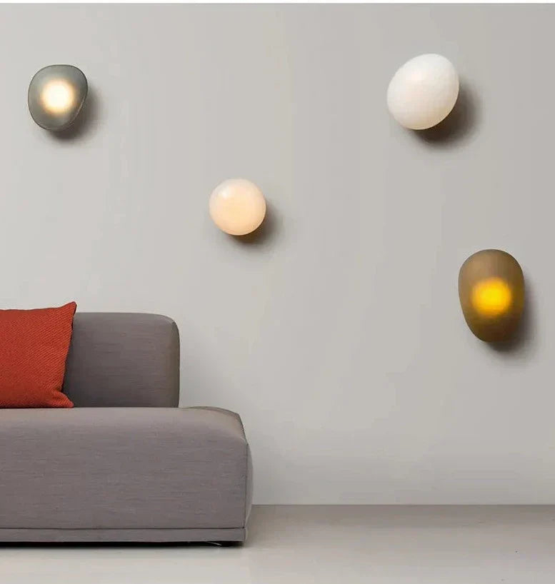 Lirena Farget Glass Vegglampe med Akryl Detaljer